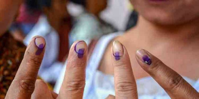 തെരഞ്ഞെടുപ്പ് അന്തിമ കണക്ക് ; 74.06 ശതമാനം പോളിങ് , മുന്നില് കുന്ദമംഗലം, പിന്നില് തിരുവനന്തപുരം തെരഞ്ഞെടുപ്പ് അന്തിമ കണക്ക് ; 74.06 ശതമാനം പോളിങ് , മുന്നില് കുന്ദമംഗലം, പിന്നില് തിരുവനന്തപുരം