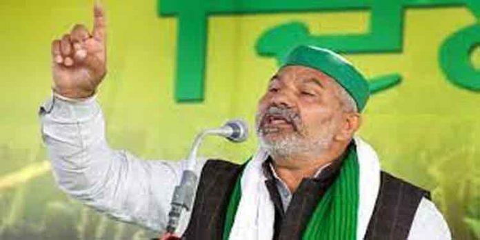 കര്ഷക നേതാവ് രാകേഷ് ടിക്കായത്തിന്റെ വാഹന വ്യൂഹത്തിന് നേരെ ആക്രമണം കര്ഷക നേതാവ് രാകേഷ് ടിക്കായത്തിന്റെ വാഹന വ്യൂഹത്തിന് നേരെ ആക്രമണം