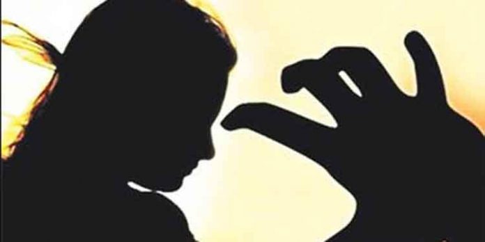 സഹോദരീ ഭര്ത്താവ് ഉള്പ്പെടെ 12 പേര് 14 വയസ്സുകാരിയെ കൂട്ട പീഡനത്തിനിരയാക്കി ; 11 പേരെ അറസ്റ്റ് ചെയ്തു സഹോദരീ ഭര്ത്താവ് ഉള്പ്പെടെ 12 പേര് 14 വയസ്സുകാരിയെ കൂട്ട പീഡനത്തിനിരയാക്കി ; 11 പേരെ അറസ്റ്റ് ചെയ്തു