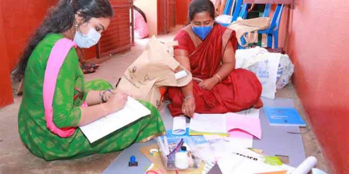 വിതരണം ചെയ്തത് വോട്ടിംഗ് യന്ത്രങ്ങള് മുതല് മൊട്ടുസൂചിവരെ വിതരണം ചെയ്തത് വോട്ടിംഗ് യന്ത്രങ്ങള് മുതല് മൊട്ടുസൂചിവരെ