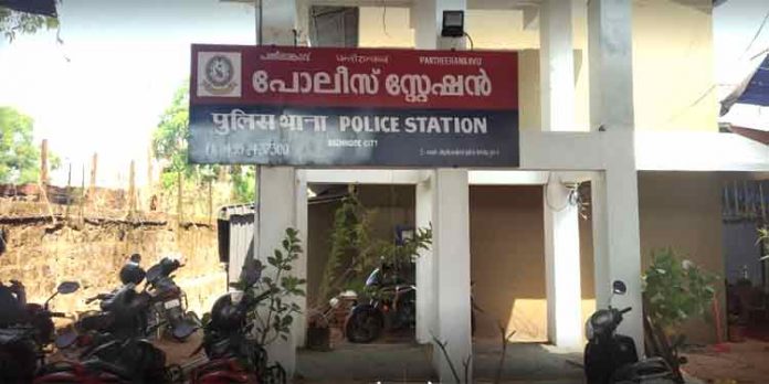 പന്തീരാങ്കാവ് സ്റ്റേഷനിലെ 9 പോലീസുകാര്ക്ക് കോവിഡ് സ്ഥിരീകരിച്ചു ; കോവിഡ് വന്നുപോയവര്ക്കും വാക്സീന് എടുത്തവര്ക്കും കോവിഡ് പന്തീരാങ്കാവ് സ്റ്റേഷനിലെ 9 പോലീസുകാര്ക്ക് കോവിഡ് സ്ഥിരീകരിച്ചു ; കോവിഡ് വന്നുപോയവര്ക്കും വാക്സീന് എടുത്തവര്ക്കും കോവിഡ്