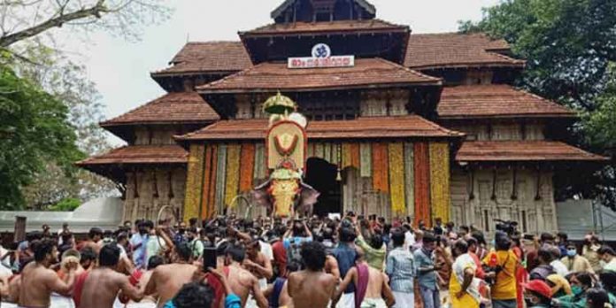 തെക്കേ ഗോപുരനട തുറന്ന് നെയ്തലക്കാവ് ഭഗവതി പുറത്തേക്ക് എഴുന്നളളി ; ഇനി പൂരാവേശം തെക്കേ ഗോപുരനട തുറന്ന് നെയ്തലക്കാവ് ഭഗവതി പുറത്തേക്ക് എഴുന്നളളി ; ഇനി പൂരാവേശം