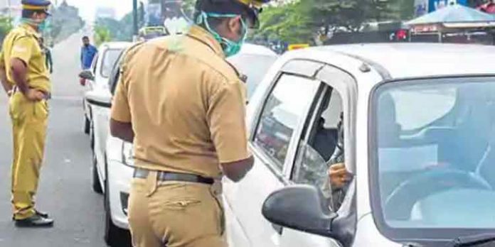 കോവിഡ് വ്യാപനം : പരിശോധനകളും നടപടികളും കര്ശനമാക്കി പോലീസ് കോവിഡ് വ്യാപനം : പരിശോധനകളും നടപടികളും കര്ശനമാക്കി പോലീസ്
