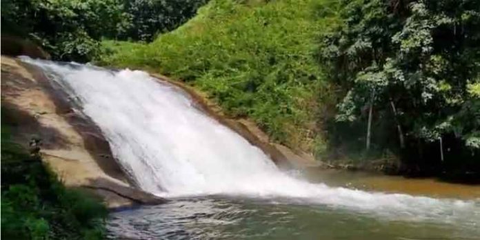 മന്ദമരുതിക്കു സമീപം മാടത്തരുവി വെള്ളച്ചാട്ടത്തില് രണ്ടു കുട്ടികള് മുങ്ങിമരിച്ചു മന്ദമരുതിക്കു സമീപം മാടത്തരുവി വെള്ളച്ചാട്ടത്തില് രണ്ടു കുട്ടികള് മുങ്ങിമരിച്ചു