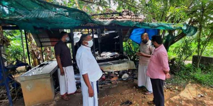 റിംഗ് റോഡിലെ കടകള് തീവെച്ചു നശിപ്പിച്ച സംഭവം : പോലീസ് നിസ്സംഗത കാട്ടുന്നുവെന്ന് എസ്.ഡി.പി.ഐ റിംഗ് റോഡിലെ കടകള് തീവെച്ചു നശിപ്പിച്ച സംഭവം : പോലീസ് നിസ്സംഗത കാട്ടുന്നുവെന്ന് എസ്.ഡി.പി.ഐ