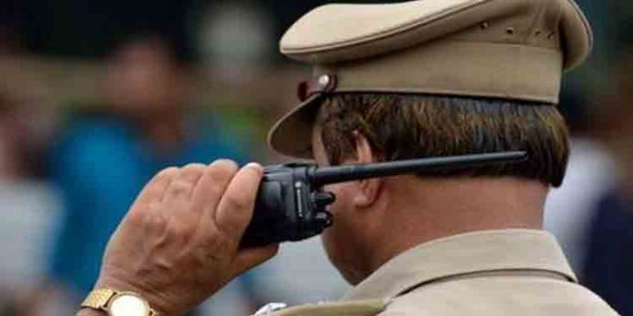 റോഡ് തര്ക്കം ; വീട്ടമ്മയെ ആക്രമിച്ച എസ്.ഐക്കെതിരെ കേസ് റോഡ് തര്ക്കം ; വീട്ടമ്മയെ ആക്രമിച്ച എസ്.ഐക്കെതിരെ കേസ്