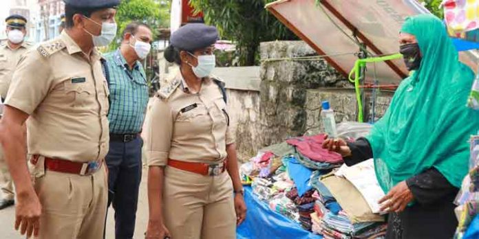 കോവിഡ് പ്രതിരോധം : എസ്പിയുടെ നേതൃത്വത്തില് മിന്നല് പരിശോധന ; ജില്ലയില് നിരീക്ഷണത്തിന് 92 ടീമുകള് കോവിഡ് പ്രതിരോധം : എസ്പിയുടെ നേതൃത്വത്തില് മിന്നല് പരിശോധന ; ജില്ലയില് നിരീക്ഷണത്തിന് 92 ടീമുകള്