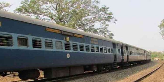 മാവേലി എക്സ് പ്രസ്സിന് നേരെ പടക്കമെറിഞ്ഞ സംഭവം ; പ്രായപൂര്ത്തിയാവാത്ത രണ്ടു കുട്ടികള് പിടിയില് മാവേലി എക്സ് പ്രസ്സിന് നേരെ പടക്കമെറിഞ്ഞ സംഭവം ; പ്രായപൂര്ത്തിയാവാത്ത രണ്ടു കുട്ടികള് പിടിയില്