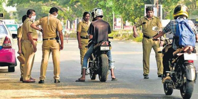 തലസ്ഥാനത്ത് കർശന പോലീസ് പരിശോധന ; അനാവശ്യ യാത്രക്കാർക്ക് പിഴ തലസ്ഥാനത്ത് കർശന പോലീസ് പരിശോധന ; അനാവശ്യ യാത്രക്കാർക്ക് പിഴ