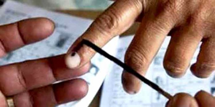 കള്ളവോട്ടിനു ശ്രമിച്ചാല് പിടിവീഴും ; ഇരട്ട വോട്ടുള്ളവരുടെ പ്രത്യേക ലിസ്റ്റ് പ്രിസൈഡിംഗ് ഓഫീസറുടെ പക്കല് കള്ളവോട്ടിനു ശ്രമിച്ചാല് പിടിവീഴും ; ഇരട്ട വോട്ടുള്ളവരുടെ പ്രത്യേക ലിസ്റ്റ് പ്രിസൈഡിംഗ് ഓഫീസറുടെ പക്കല്