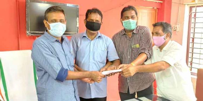 പത്തനംതിട്ട മാര്ക്കറ്റിലേക്കുള്ള റോഡ് നന്നാക്കണം ; വ്യാപാരി വ്യവസായി സമിതി പത്തനംതിട്ട മാര്ക്കറ്റിലേക്കുള്ള റോഡ് നന്നാക്കണം ; വ്യാപാരി വ്യവസായി സമിതി