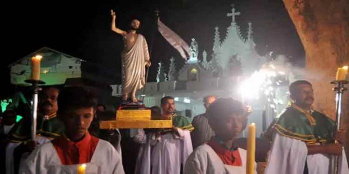 യേശു ക്രിസ്തുവിന്റെ ത്യാഗസ്മരണകള് പുതുക്കിയും, ഉയിര്ത്തെഴുന്നേല്പ്പിന്റെ ഓര്മപ്പെടുത്തലുമായി ക്രൈസ്തവ വിശ്വാസികള് ഇന്ന് ഈസ്റ്റര് ആഘോഷത്തില് യേശു ക്രിസ്തുവിന്റെ ത്യാഗസ്മരണകള് പുതുക്കിയും, ഉയിര്ത്തെഴുന്നേല്പ്പിന്റെ ഓര്മപ്പെടുത്തലുമായി ക്രൈസ്തവ വിശ്വാസികള് ഇന്ന് ഈസ്റ്റര് ആഘോഷത്തില്