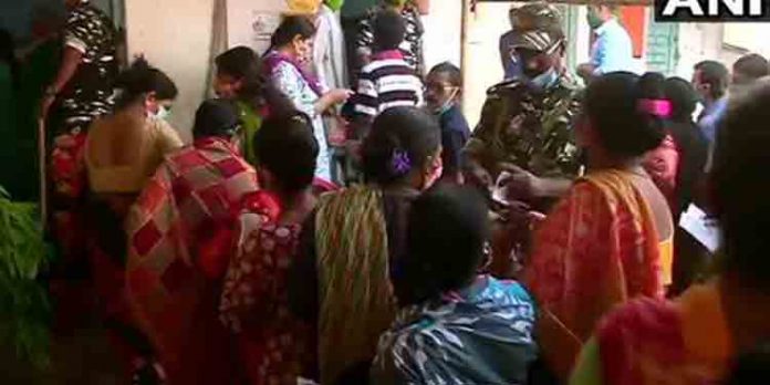 പശ്ചിമബംഗാളില് അഞ്ചാം ഘട്ട പോളിംഗ് ആരംഭിച്ചു പശ്ചിമബംഗാളില് അഞ്ചാം ഘട്ട പോളിംഗ് ആരംഭിച്ചു