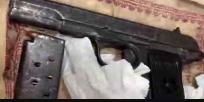 തോക്കും വെടിയുണ്ടകളും കണ്ടെത്തിയ സംഭവത്തില് മധ്യവയസ്കനെ കേന്ദ്രീകരിച്ച് അന്വേഷണം തോക്കും വെടിയുണ്ടകളും കണ്ടെത്തിയ സംഭവത്തില് മധ്യവയസ്കനെ കേന്ദ്രീകരിച്ച് അന്വേഷണം