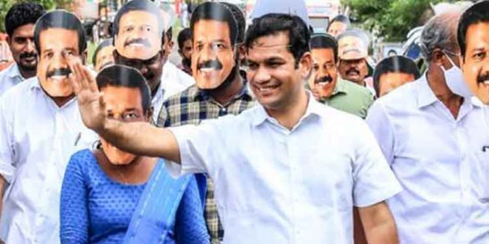 സ്ഥാനാര്ഥി കോവിഡ് ബാധിച്ച് ചികിത്സയില് ; പള്ളുരുത്തിയില് പ്രചരണത്തിനു ഹൈബി ഈഡനും സംഘവും സ്ഥാനാര്ഥി കോവിഡ് ബാധിച്ച് ചികിത്സയില് ; പള്ളുരുത്തിയില് പ്രചരണത്തിനു ഹൈബി ഈഡനും സംഘവും