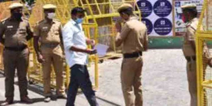 ലോക്ക്ഡൗണ് നിലവില് വന്നു ; സംസ്ഥാനമൊട്ടാകെ കര്ശന പരിശോധന ലോക്ക്ഡൗണ് നിലവില് വന്നു ; സംസ്ഥാനമൊട്ടാകെ കര്ശന പരിശോധന