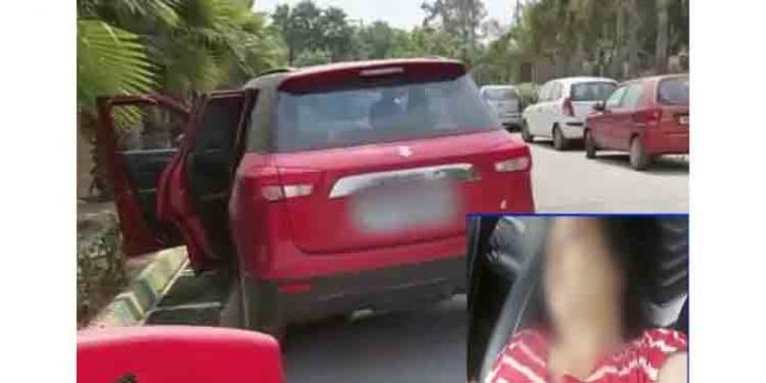ആശുപത്രിക്ക് മുന്നില് മൂന്ന് മണിക്കൂറോളം കാത്തുനിന്നു ; അവസാനം കോവിഡ് രോഗിയായ യുവതി വീണു മരിച്ചു ആശുപത്രിക്ക് മുന്നില് മൂന്ന് മണിക്കൂറോളം കാത്തുനിന്നു ; അവസാനം കോവിഡ് രോഗിയായ യുവതി വീണു മരിച്ചു