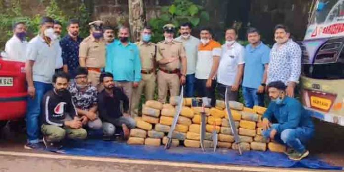 മീന് ലോറിയില് നിന്നും രണ്ട് ക്വിന്റല് കഞ്ചാവും വാളുകളും പിടിച്ചെടുത്തു ; മലയാളികളടക്കം നാലു പേർ അറസ്റ്റിൽ മീന് ലോറിയില് നിന്നും രണ്ട് ക്വിന്റല് കഞ്ചാവും വാളുകളും പിടിച്ചെടുത്തു ; മലയാളികളടക്കം നാലു പേർ അറസ്റ്റിൽ