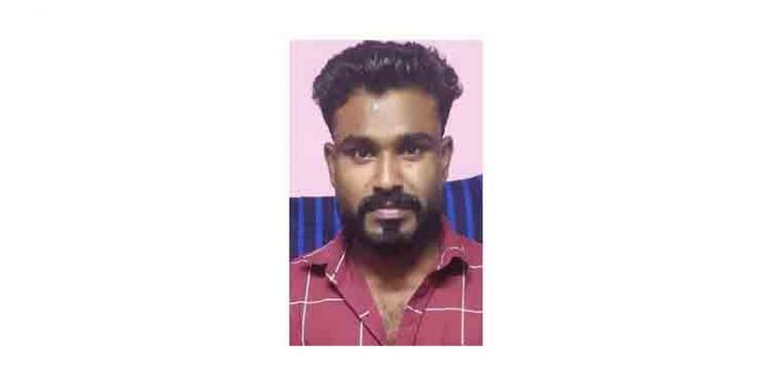 വാഹനത്തില് നിന്ന് തെറിച്ചുവീണ് യുവാവ് മരിച്ചു വാഹനത്തില് നിന്ന് തെറിച്ചുവീണ് യുവാവ് മരിച്ചു