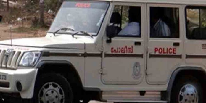 52 രൂപയുടെ റേഷന് സാധനങ്ങള് വാങ്ങാന് പോയ ആള്ക്ക് പോലീസ് പിഴ ഈടാക്കിയത് 250 രൂപ 52 രൂപയുടെ റേഷന് സാധനങ്ങള് വാങ്ങാന് പോയ ആള്ക്ക് പോലീസ് പിഴ ഈടാക്കിയത് 250 രൂപ