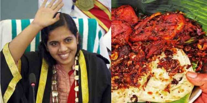 ആറ്റുകാല് പൊങ്കാലയില് വീണ്ടും വിവാദം : ജീവനക്കാര്ക്ക് പൊറോട്ടയും ചിക്കനും വാങ്ങാനായി 35,500 രൂപ ആറ്റുകാല് പൊങ്കാലയില് വീണ്ടും വിവാദം : ജീവനക്കാര്ക്ക് പൊറോട്ടയും ചിക്കനും വാങ്ങാനായി 35,500 രൂപ