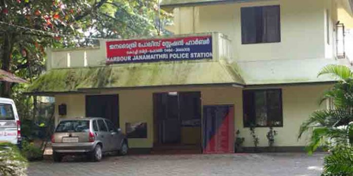 എറണാകുളം ഹാര്ബര് പോലീസ് സ്റ്റേഷനിലെ എ.എസ്.ഐയെ കാണ്മാനില്ല ; സിഐ മാനസികമായി പീഡിപ്പിച്ചിരുന്നുവെന്ന് എഎസ്ഐയുടെ ഭാര്യ എറണാകുളം ഹാര്ബര് പോലീസ് സ്റ്റേഷനിലെ എ.എസ്.ഐയെ കാണ്മാനില്ല ; സിഐ മാനസികമായി പീഡിപ്പിച്ചിരുന്നുവെന്ന് എഎസ്ഐയുടെ ഭാര്യ