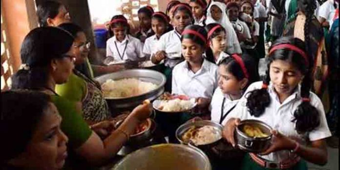 ഉച്ചഭക്ഷണ പദ്ധതി : കേന്ദ്രസര്ക്കാര് നല്കിയിരുന്ന പണം വിദ്യാര്ഥികളുടെ അക്കൗണ്ടിലേക്ക് ഉച്ചഭക്ഷണ പദ്ധതി : കേന്ദ്രസര്ക്കാര് നല്കിയിരുന്ന പണം വിദ്യാര്ഥികളുടെ അക്കൗണ്ടിലേക്ക്