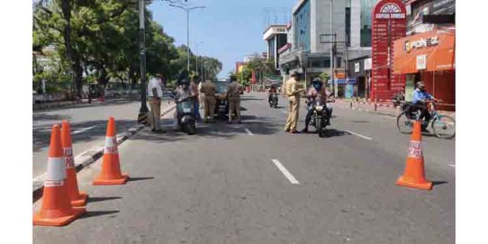 സംസ്ഥാനത്ത് ലോക്ഡൗണ് ഒരാഴ്ച കൂടി നീട്ടാന് സാധ്യത സംസ്ഥാനത്ത് ലോക്ഡൗണ് ഒരാഴ്ച കൂടി നീട്ടാന് സാധ്യത