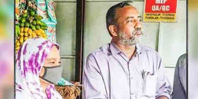 കടയിലെത്തിയ മന്ത്രി വിളിച്ചു ഖദീജേ… ; കൃഷിമന്ത്രി പി. പ്രസാദ് പഴയ സഹപാഠിയുടെ കടയില് കടയിലെത്തിയ മന്ത്രി വിളിച്ചു ഖദീജേ… ; കൃഷിമന്ത്രി പി. പ്രസാദ് പഴയ സഹപാഠിയുടെ കടയില്