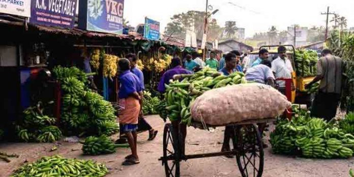 വ്യാപാരികളുടെ പ്രതിഷേധം ഫലം കണ്ടു ; ശക്തന് മാര്ക്കറ്റ് ചൊവ്വാഴ്ച മുതല് പൂര്ണമായും തുറക്കാന് ധാരണ വ്യാപാരികളുടെ പ്രതിഷേധം ഫലം കണ്ടു ; ശക്തന് മാര്ക്കറ്റ് ചൊവ്വാഴ്ച മുതല് പൂര്ണമായും തുറക്കാന് ധാരണ