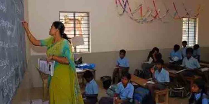 ഏകാധ്യാപക വിദ്യാലയങ്ങള് പൂട്ടൂന്നു ; വഴിയാധാരമാകുന്നത് നൂറുണക്കിന് വിദ്യാര്ത്ഥികള് ഏകാധ്യാപക വിദ്യാലയങ്ങള് പൂട്ടൂന്നു ; വഴിയാധാരമാകുന്നത് നൂറുണക്കിന് വിദ്യാര്ത്ഥികള്