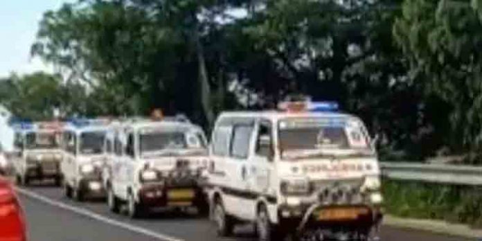 നിയമം ലംഘിച്ച് ആംബുലന്സുകളുടെ വിലാപയാത്ര ; ഡ്രൈവര്മാര്ക്കെതിരെ കേസെടുത്തു നിയമം ലംഘിച്ച് ആംബുലന്സുകളുടെ വിലാപയാത്ര ; ഡ്രൈവര്മാര്ക്കെതിരെ കേസെടുത്തു