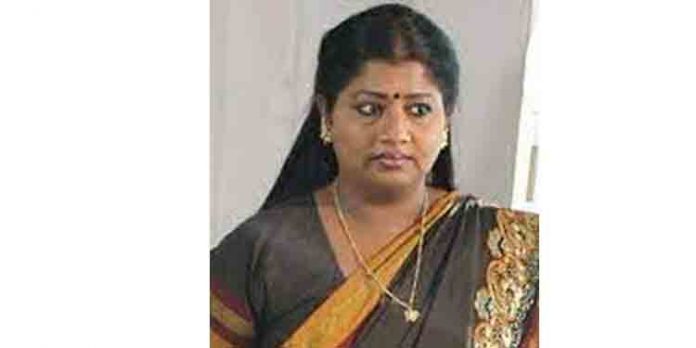 ബോംബാക്രമണ കേസില് ചലച്ചിത്ര സീരിയല് താരം പ്രിയങ്കയെ പോലീസ് ചോദ്യം ചെയ്യുന്നു ബോംബാക്രമണ കേസില് ചലച്ചിത്ര സീരിയല് താരം പ്രിയങ്കയെ പോലീസ് ചോദ്യം ചെയ്യുന്നു