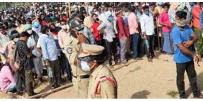 അത്ഭുത ആയുര്വേദ മരുന്ന് ഉപയോഗിച്ച് കൊവിഡ് ഭേദമായെന്ന് അവകാശപ്പെട്ടയാള് മരിച്ചു അത്ഭുത ആയുര്വേദ മരുന്ന് ഉപയോഗിച്ച് കൊവിഡ് ഭേദമായെന്ന് അവകാശപ്പെട്ടയാള് മരിച്ചു