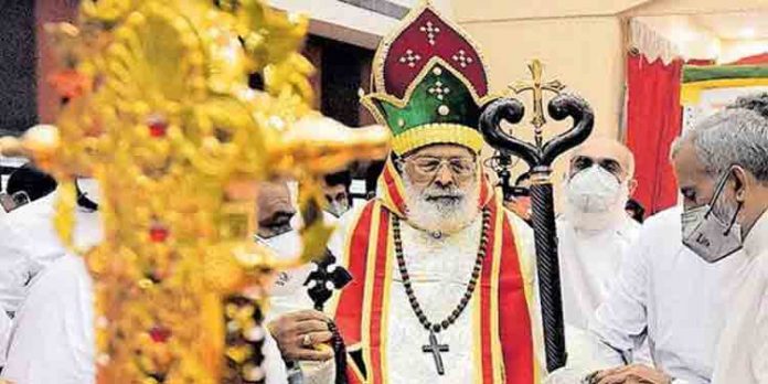 മാര്ത്തോമ്മാ വലിയ മെത്രാപ്പോലീത്തയുടെ സംസ്കാര ചടങ്ങുകള് ഔദ്യോഗിക ബഹുമതികളോടെ നടന്നു മാര്ത്തോമ്മാ വലിയ മെത്രാപ്പോലീത്തയുടെ സംസ്കാര ചടങ്ങുകള് ഔദ്യോഗിക ബഹുമതികളോടെ നടന്നു