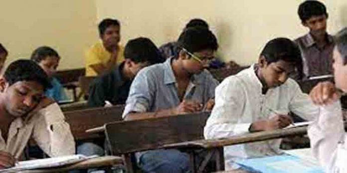 പി.എസ്.സി പരീക്ഷാ ഹാളില് ക്ലോക്ക് സ്ഥാപിക്കണമെന്ന് മനുഷ്യാവകാശ കമ്മീഷന് പി.എസ്.സി പരീക്ഷാ ഹാളില് ക്ലോക്ക് സ്ഥാപിക്കണമെന്ന് മനുഷ്യാവകാശ കമ്മീഷന്