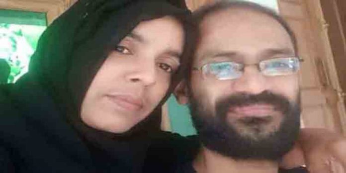 എയിംസില് ചികിത്സയില് കഴിയുന്ന സിദ്ദിഖ് കാപ്പനെ കാണാന് അനുവദിക്കണമെന്ന് ആവശ്യപ്പെട്ട് ഭാര്യ കോടതിയെ സമീപിച്ചു എയിംസില് ചികിത്സയില് കഴിയുന്ന സിദ്ദിഖ് കാപ്പനെ കാണാന് അനുവദിക്കണമെന്ന് ആവശ്യപ്പെട്ട് ഭാര്യ കോടതിയെ സമീപിച്ചു