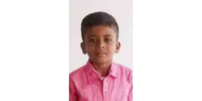 ആലപ്പുഴ നഗരസഭാ കൌണ്സിലര് ഷാനവാസിന്റെ മകന് നദീം (11) വീടിന്റെ ടെറസില് മരിച്ച നിലയില് ആലപ്പുഴ നഗരസഭാ കൌണ്സിലര് ഷാനവാസിന്റെ മകന് നദീം (11) വീടിന്റെ ടെറസില് മരിച്ച നിലയില്