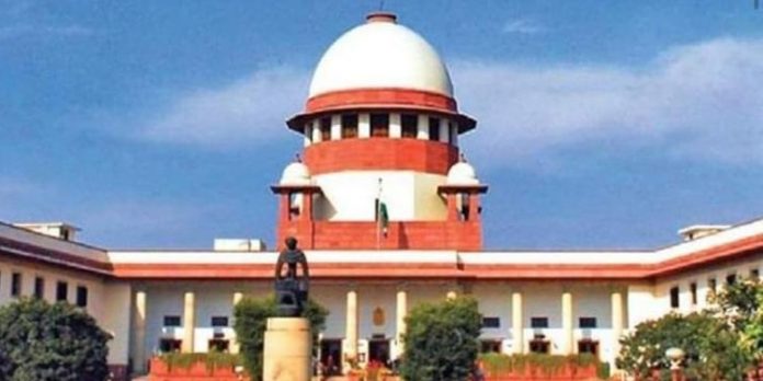 ഡൽഹിക്ക് ഓക്സിജൻ : കടുത്ത നടപടി എടുപ്പിക്കരുതെന്ന് കേന്ദ്ര സർക്കാരിനോട് സുപ്രീം കോടതി ഡൽഹിക്ക് ഓക്സിജൻ : കടുത്ത നടപടി എടുപ്പിക്കരുതെന്ന് കേന്ദ്ര സർക്കാരിനോട് സുപ്രീം കോടതി