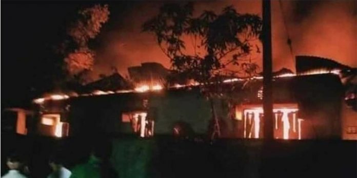 ബംഗാളിൽ അക്രമം വ്യാപിക്കുന്നു ; 12 പേർ കൊല്ലപ്പെട്ടെന്ന് റിപ്പോർട്ട് : പിന്നിൽ ബിജെപിയെന്ന് മമത ബംഗാളിൽ അക്രമം വ്യാപിക്കുന്നു ; 12 പേർ കൊല്ലപ്പെട്ടെന്ന് റിപ്പോർട്ട് : പിന്നിൽ ബിജെപിയെന്ന് മമത