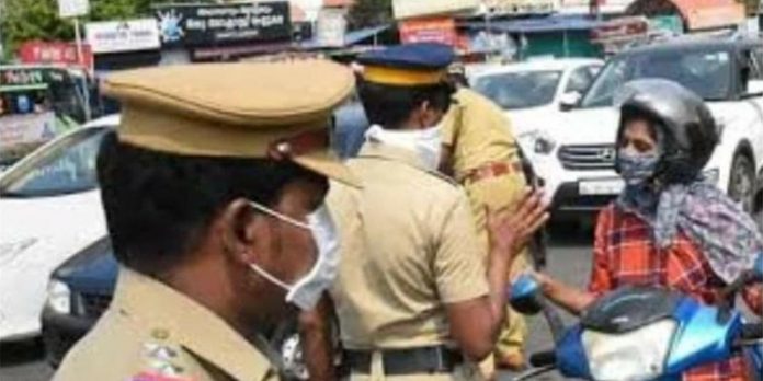 80 % പേരും അനാവശ്യമായി യാത്ര ചെയ്യുകയാണെന്നും മിനി ലോക്ക് ഡൗൺ ഫലം കാണുന്നില്ലെന്നും പോലീസ് ; സമ്പൂർണ ലോക്ക് ഡൗണിന് ശുപാര്ശ 80 % പേരും അനാവശ്യമായി യാത്ര ചെയ്യുകയാണെന്നും മിനി ലോക്ക് ഡൗൺ ഫലം കാണുന്നില്ലെന്നും പോലീസ് ; സമ്പൂർണ ലോക്ക് ഡൗണിന് ശുപാര്ശ