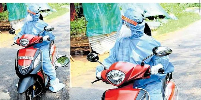 പിപിഇ കിറ്റ് ധരിച്ചെത്തി കോവിഡ് രോഗികള്ക്ക് ഓക്സിജൻ പരിശോധന ; രക്ഷകയായി പഞ്ചായത്തംഗം ഹലീമ സംഷീർ പിപിഇ കിറ്റ് ധരിച്ചെത്തി കോവിഡ് രോഗികള്ക്ക് ഓക്സിജൻ പരിശോധന ; രക്ഷകയായി പഞ്ചായത്തംഗം ഹലീമ സംഷീർ