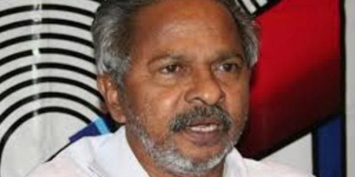 വന് തുക മുടക്കി പ്രിന്റ് ചെയ്ത ബഹുവര്ണ്ണ പോസ്റ്ററുകള് കെട്ടുപോലും പൊട്ടിക്കാതെ എത്തിയത് പലചരക്കുകടയിലും ബേക്കറിയിലും വന് തുക മുടക്കി പ്രിന്റ് ചെയ്ത ബഹുവര്ണ്ണ പോസ്റ്ററുകള് കെട്ടുപോലും പൊട്ടിക്കാതെ എത്തിയത് പലചരക്കുകടയിലും ബേക്കറിയിലും