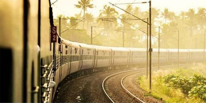 ഉയർന്ന ഉദ്യോഗസ്ഥരുൾപ്പെടെ 3,400 പേർ മരിച്ചു ; ദക്ഷിണ റെയിൽവേയിൽ മാത്രം 350 മരണം ; സർവീസുകൾ പാളംതെറ്റിച്ച് കോവിഡ് ഉയർന്ന ഉദ്യോഗസ്ഥരുൾപ്പെടെ 3,400 പേർ മരിച്ചു ; ദക്ഷിണ റെയിൽവേയിൽ മാത്രം 350 മരണം ; സർവീസുകൾ പാളംതെറ്റിച്ച് കോവിഡ്