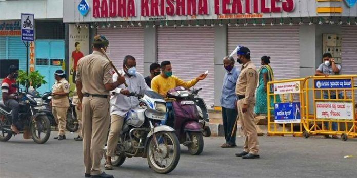 കോവിഡ് വ്യാപനം പരിധിവിടുന്നു : കർണാടകയിൽ ലോക്ക്ഡൗൺ ജൂൺ 7 വരെ നീട്ടി കോവിഡ് വ്യാപനം പരിധിവിടുന്നു : കർണാടകയിൽ ലോക്ക്ഡൗൺ ജൂൺ 7 വരെ നീട്ടി