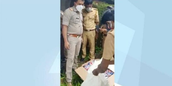 ഈരാറ്റുപേട്ടയില് കൊവിഡ് സന്നദ്ധ പ്രവര്ത്തനം മറയാക്കി യുവാക്കളുടെ വ്യാജമദ്യ വില്പ്പന ഈരാറ്റുപേട്ടയില് കൊവിഡ് സന്നദ്ധ പ്രവര്ത്തനം മറയാക്കി യുവാക്കളുടെ വ്യാജമദ്യ വില്പ്പന