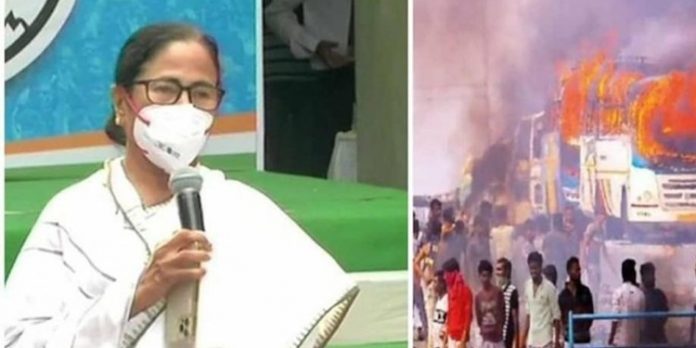 ബിജെപി – തൃണമൂല് ഏറ്റുമുട്ടല് ; ബരാക്പൊരയില് ബോംബേറ് – നാല് പേര്ക്ക് പരിക്ക് – ഒരാളുടെ നില ഗുരുതരം ബിജെപി – തൃണമൂല് ഏറ്റുമുട്ടല് ; ബരാക്പൊരയില് ബോംബേറ് – നാല് പേര്ക്ക് പരിക്ക് – ഒരാളുടെ നില ഗുരുതരം