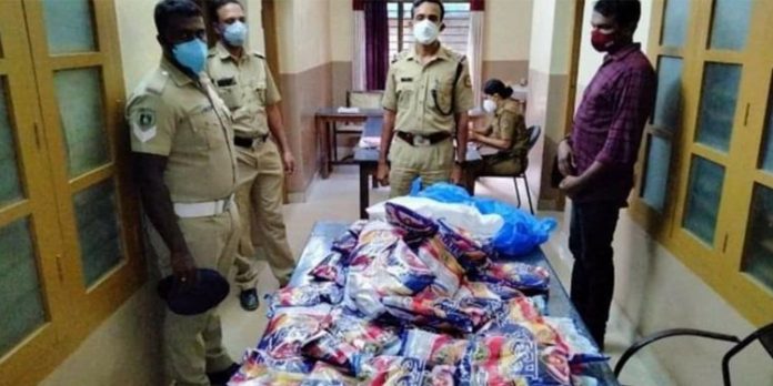 ഹോട്ടലിന്റെ മറവില് ലഹരി വസ്തുക്കള് വില്പ്പന ; 1260 പാക്കറ്റ് ഹാന്സ് പിടികൂടി ഹോട്ടലിന്റെ മറവില് ലഹരി വസ്തുക്കള് വില്പ്പന ; 1260 പാക്കറ്റ് ഹാന്സ് പിടികൂടി