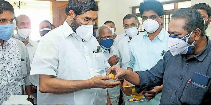 പ്രൈമറി സംഘം മുതൽ സംസ്ഥാന സഹകരണ ബാങ്ക് ഡയറക്ടർ വരെ ; വാസവൻ ഇനി സഹകരണ മേഖലയുടെ അമരത്ത് പ്രൈമറി സംഘം മുതൽ സംസ്ഥാന സഹകരണ ബാങ്ക് ഡയറക്ടർ വരെ ; വാസവൻ ഇനി സഹകരണ മേഖലയുടെ അമരത്ത്