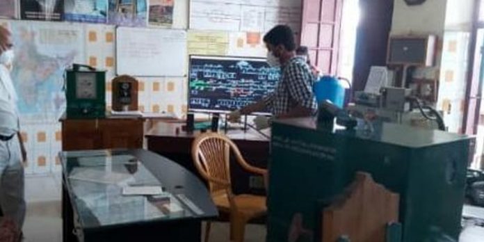 തിരുവല്ല റെയിൽവേ സ്റ്റേഷൻ സാനിടൈസേഷൻ ചെയ്തു തിരുവല്ല റെയിൽവേ സ്റ്റേഷൻ സാനിടൈസേഷൻ ചെയ്തു